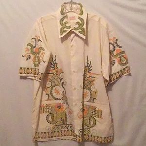 Men’s cotton shirt.